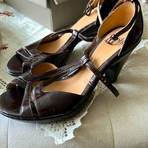 Brown sandals size 9 sofft brand